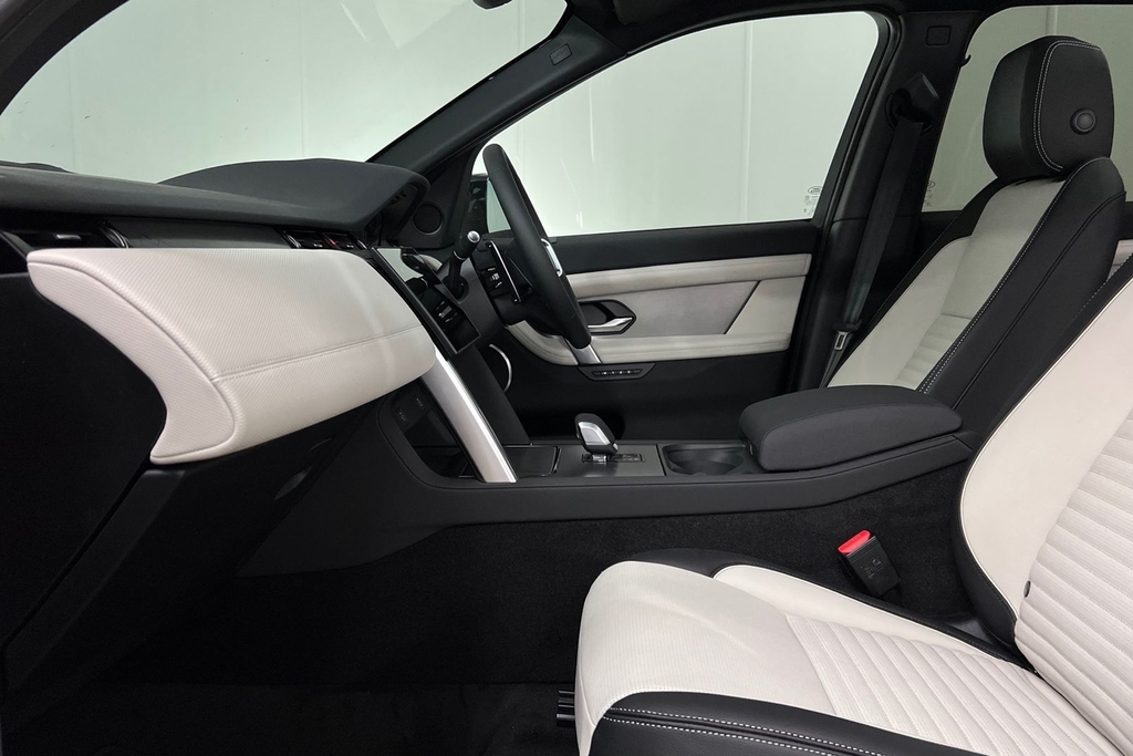 Land Rover Discovery Sport D200 Landmark Black #3