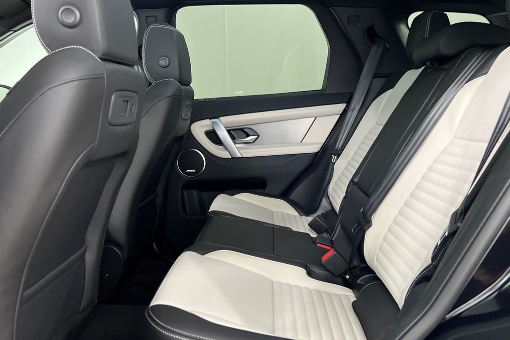 Land Rover Discovery Sport D200 Landmark Black #4