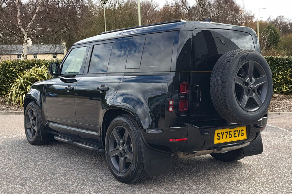 Land Rover Defender 110 D250 X-dynamic Se Black #2