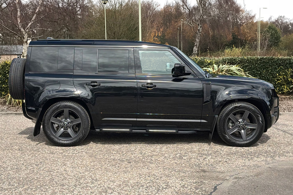Land Rover Defender 110 D250 X-dynamic Se Black #5
