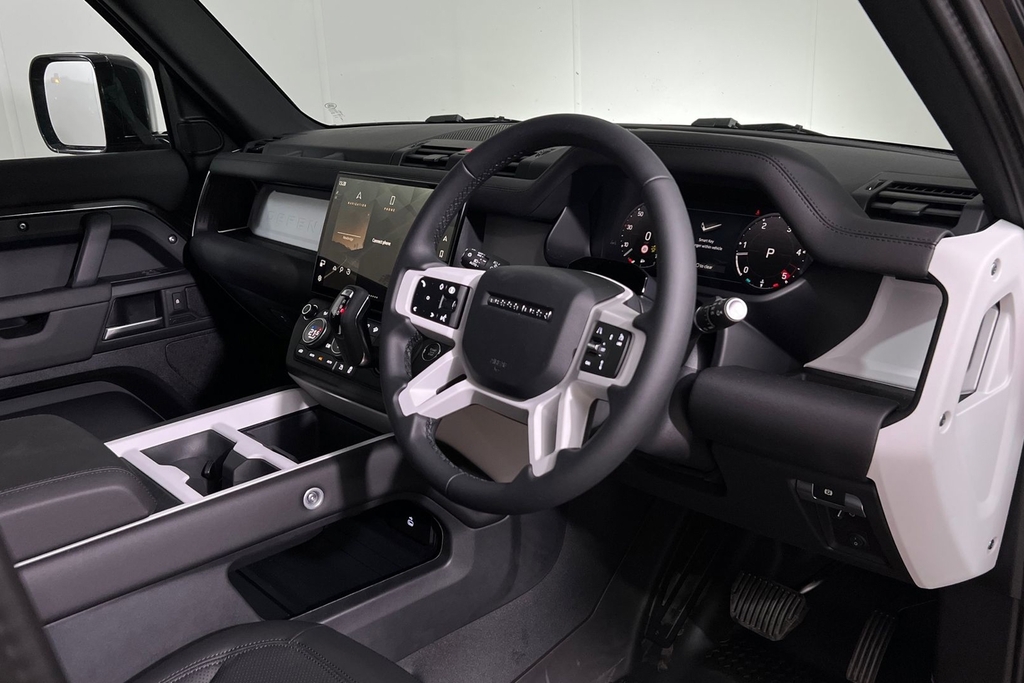 Land Rover Defender 3.0 D250 Hard Top X-dynamic Se 3 Seat Black #28
