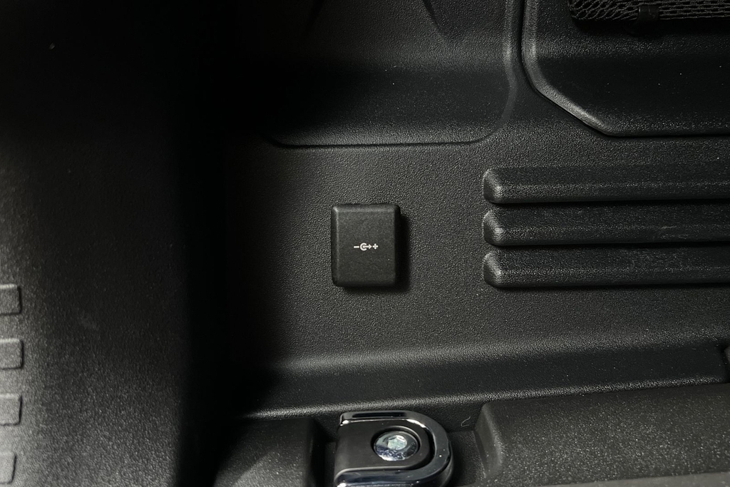 Land Rover Defender 3.0 D250 Hard Top X-dynamic Se 3 Seat Black #26
