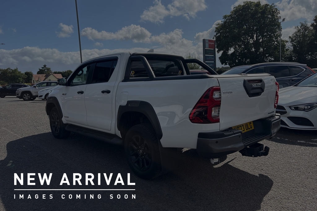 Toyota HILUX 2.8 D-4d Invincible X 4Wd Euro 6 Ss White #3