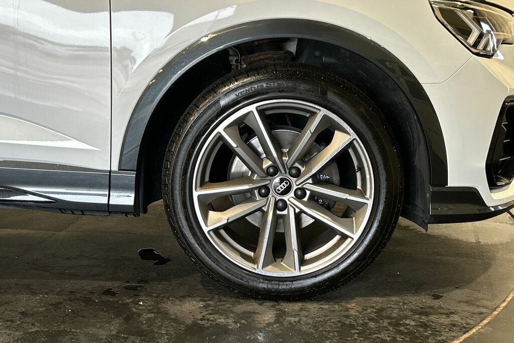 Audi Q3 Black Edition 35 Tfsi 150 Ps S Tronic White #5