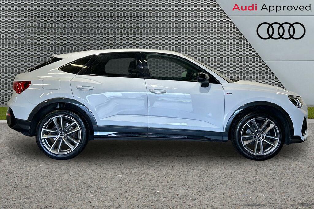 Audi Q3 Black Edition 35 Tfsi 150 Ps S Tronic White #4