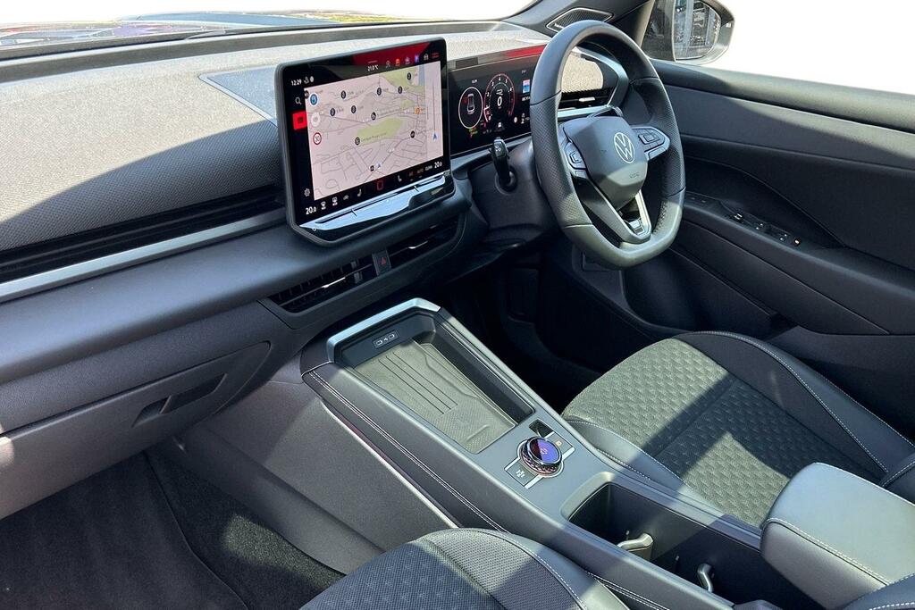 Volkswagen T-Roc 1.5 Etsi 150 R-line Dsg Black #2