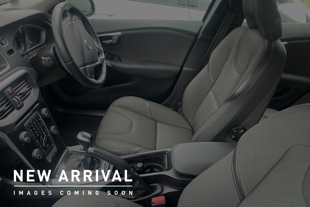 Volvo V40 Cross Country T3 152 Cross Country Nav Plus Black #2