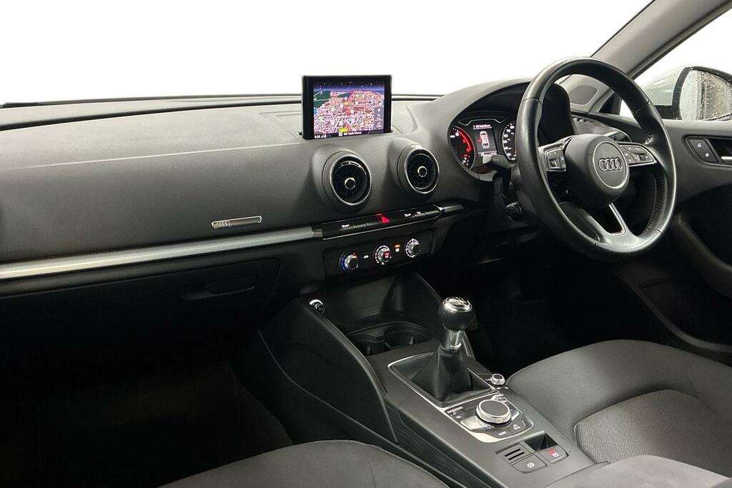 Audi A3 35 Tfsi Se Technik SV19FKJ White #2
