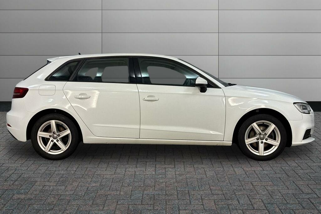 Audi A3 35 Tfsi Se Technik SV19FKJ White #4