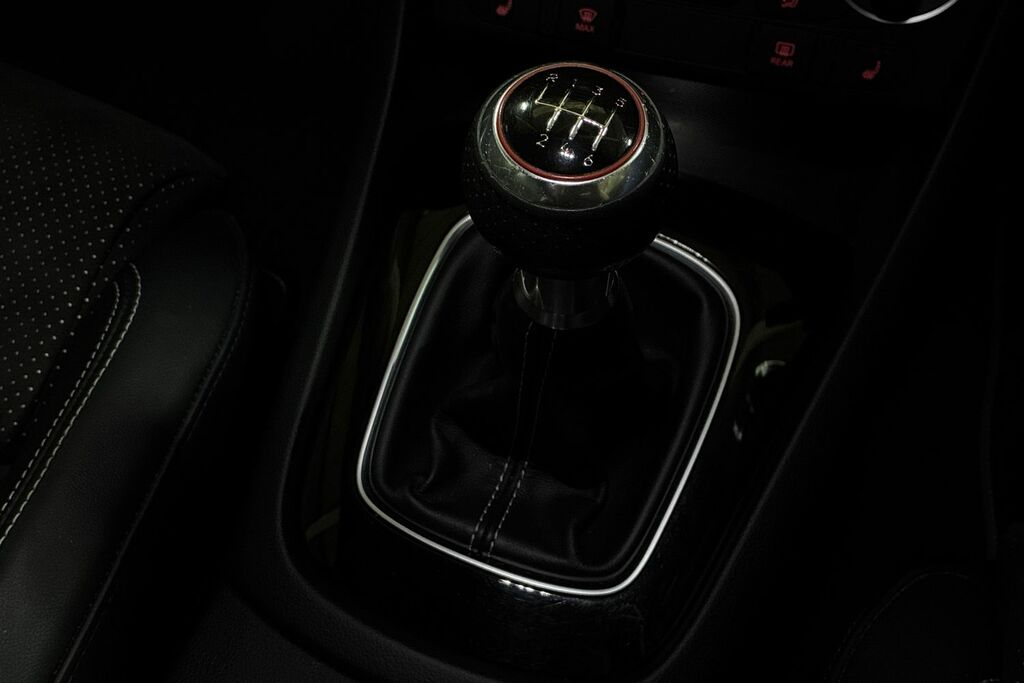 Audi Q3 Audi Estate Special Edition 1.4T Fsi Black Edition White #19