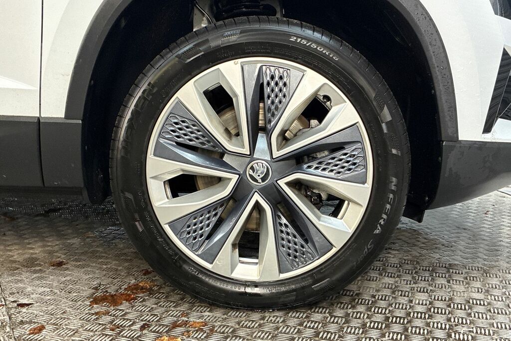 Skoda Karoq 1.5 Tsi Se L White #5