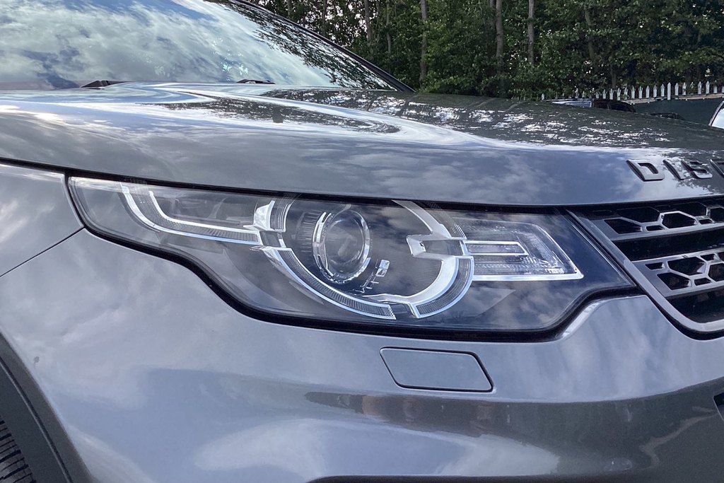 Land Rover Discovery Sport Se Tech Grey #17