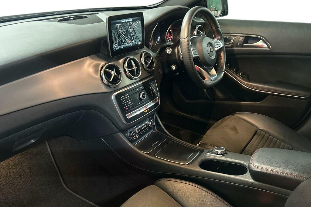 Mercedes-Benz GLA Class 2.1 Gla220d Amg Line Premium Plus 7G-dct 4Matic White #6