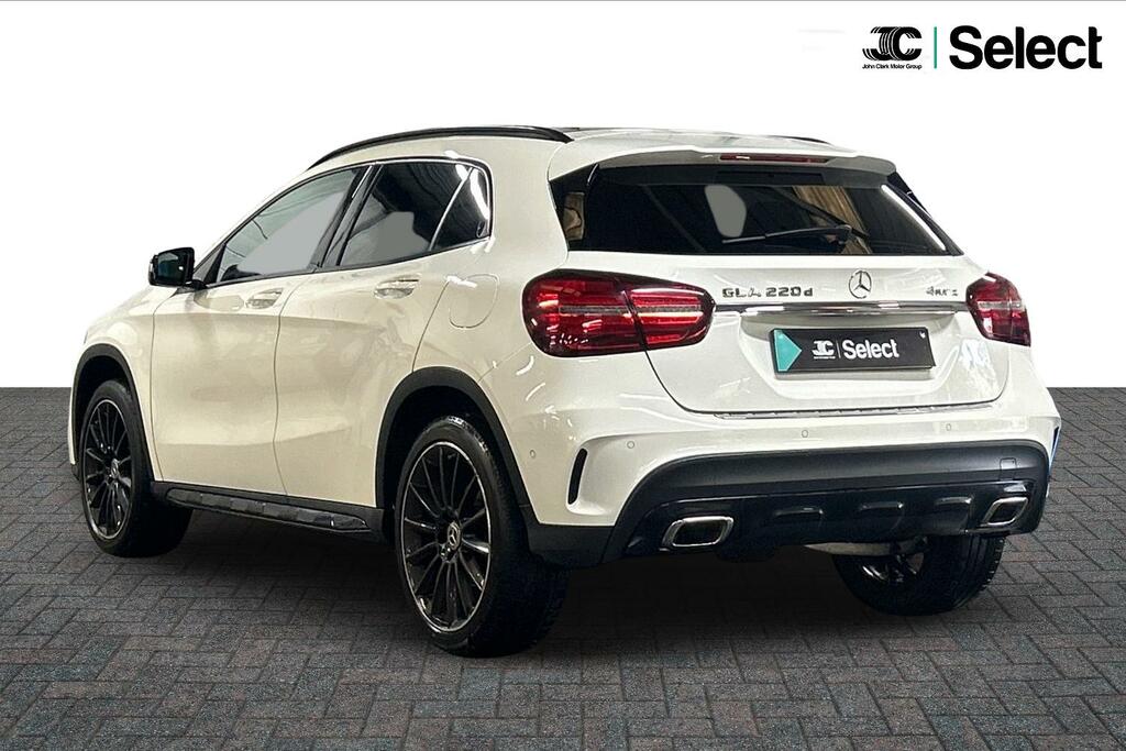Mercedes-Benz GLA Class 2.1 Gla220d Amg Line Premium Plus 7G-dct 4Matic White #4