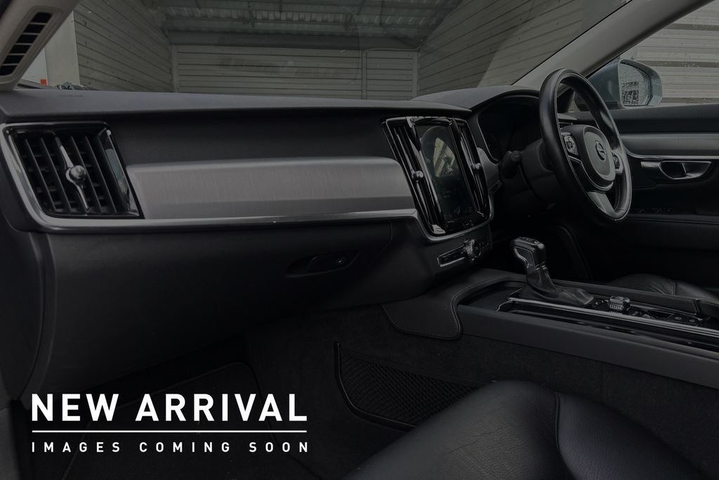 Volvo V90 D4 Momentum Grey #2