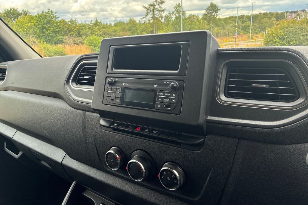 Nissan InterStar 2.3L Dci 35 Tekna Panel Van Fwd Grey #19