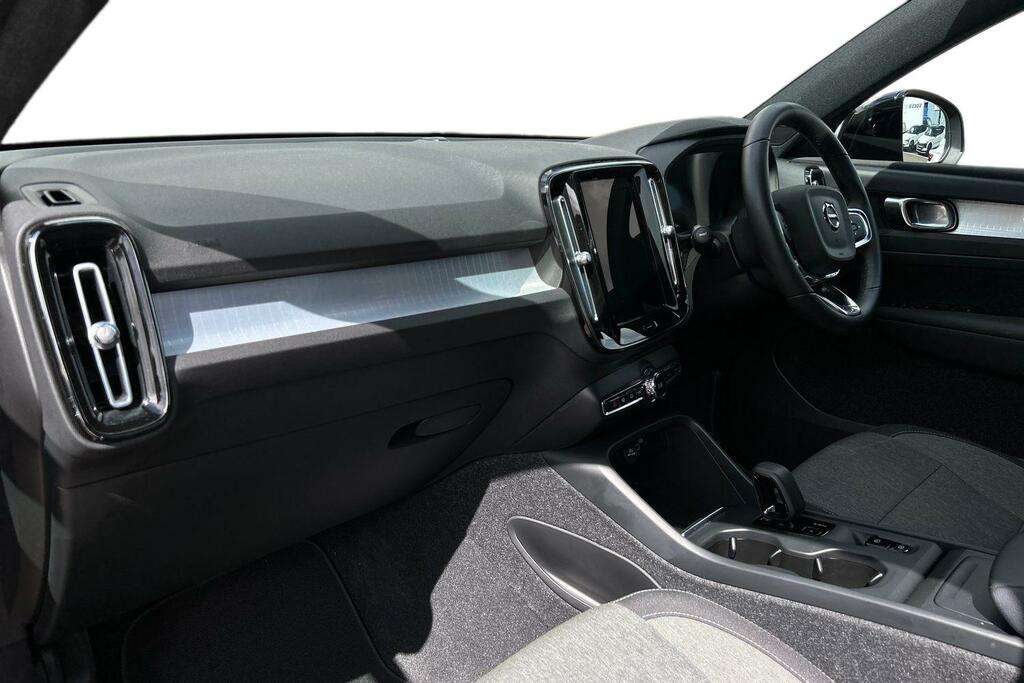 Volvo XC40 Core, B3 Mild Hybrid, Black #2
