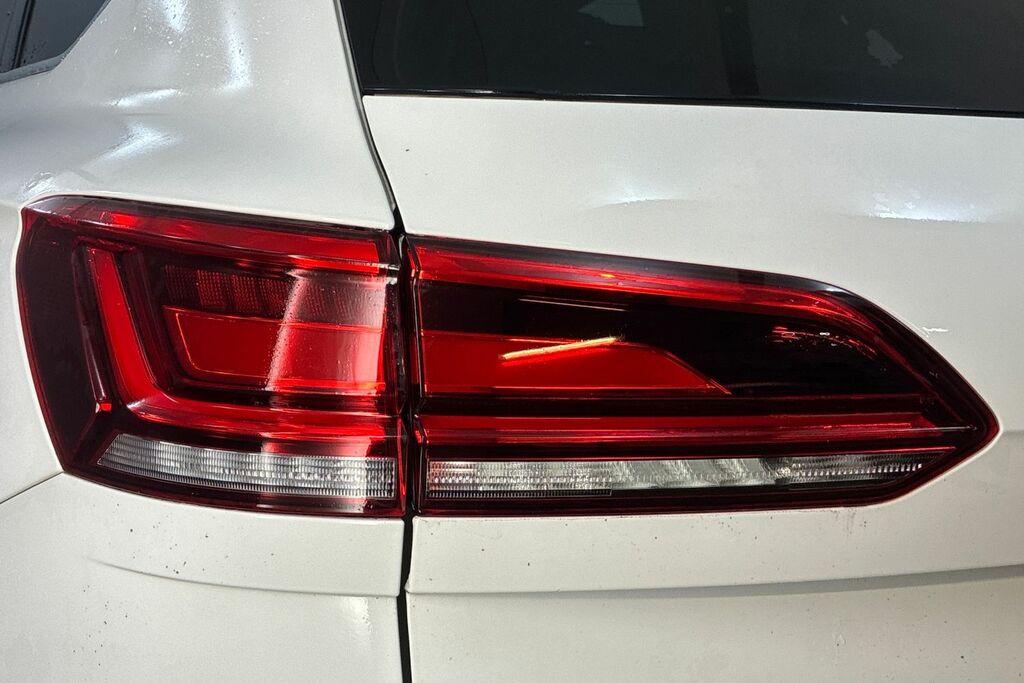 Volkswagen Touareg Sel White #19