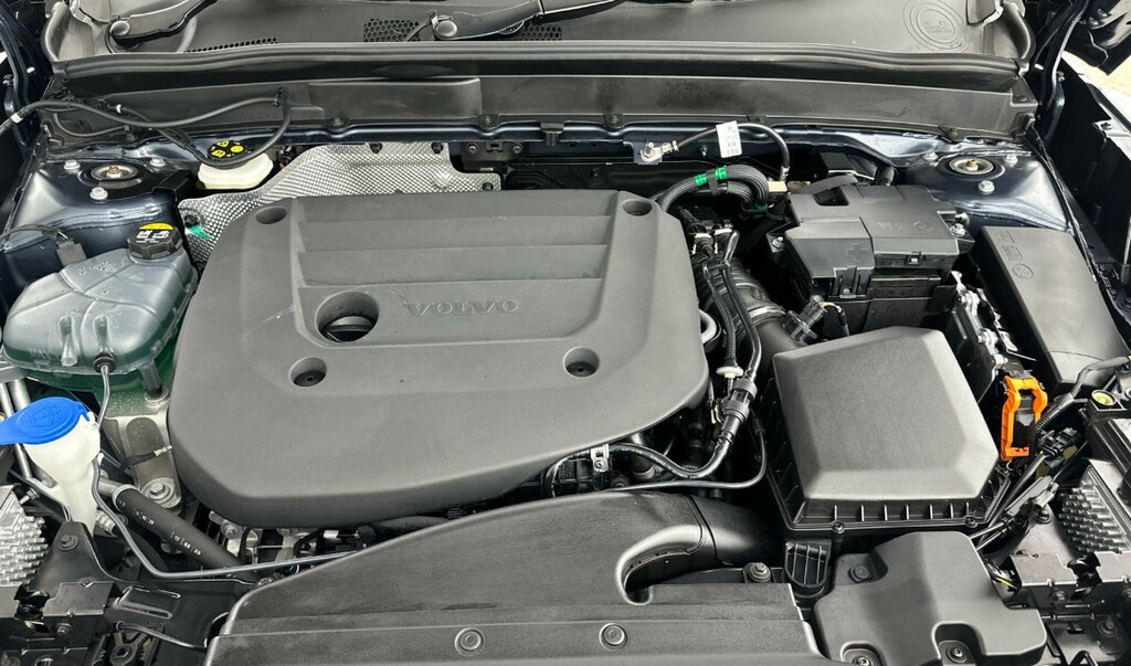 Volvo XC40 Black Edition Plus, B3 Mild Hybrid, Low Ta Black #11
