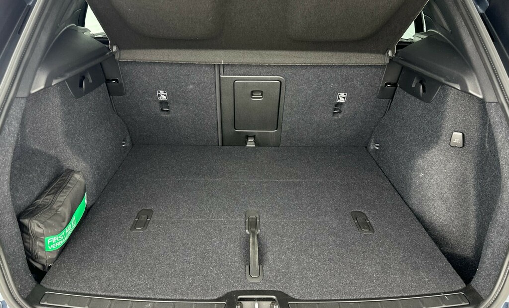 Volvo XC40 Black Edition Plus, B3 Mild Hybrid, Low Ta Black #10