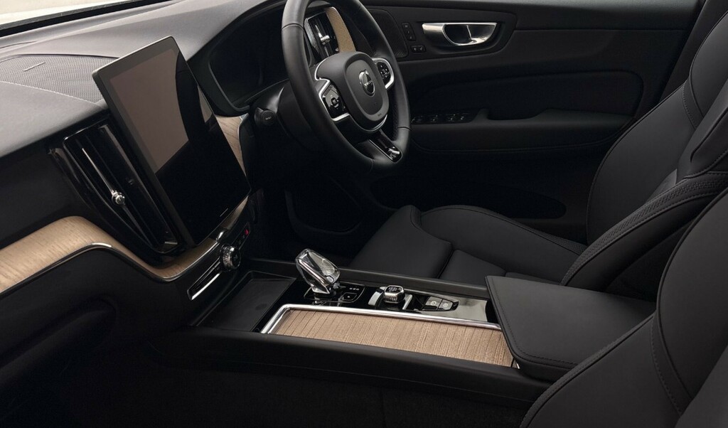 Volvo XC60 Plus, B5 Awd Mild Hybrid, Dark White #6
