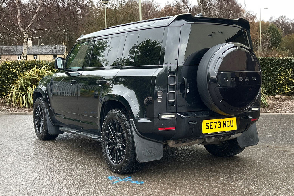 Land Rover Defender 110 D300 X-dynamic Hse Black #2