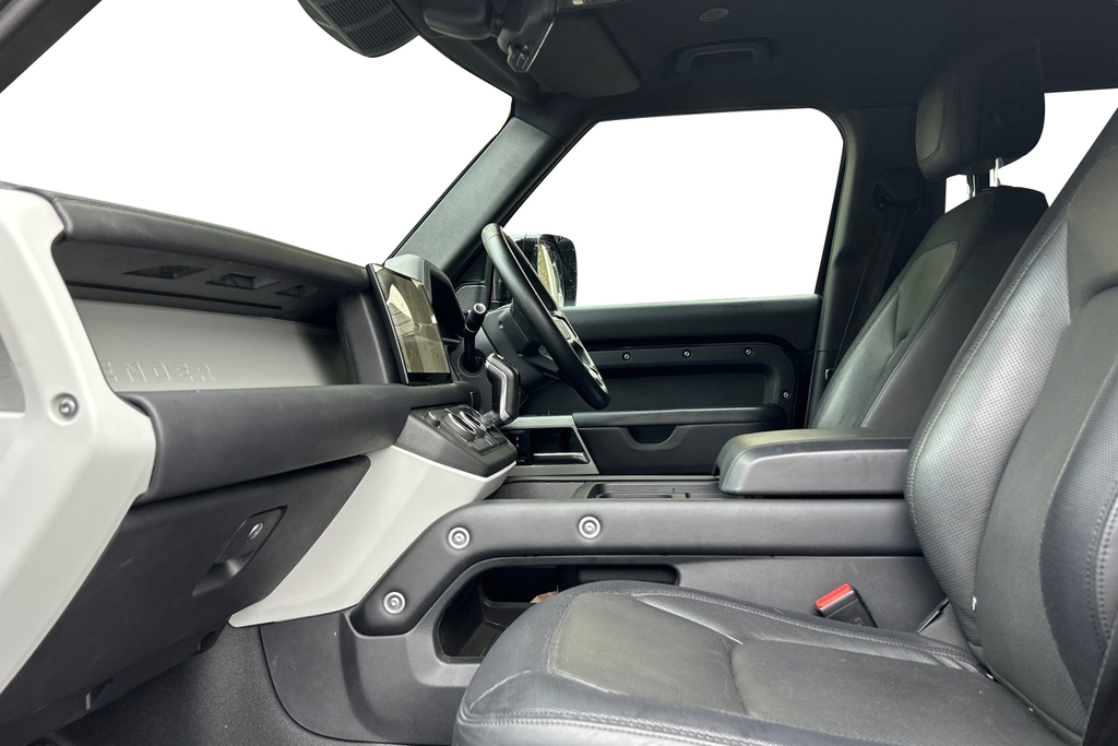 Land Rover Defender 110 D300 X-dynamic Hse Black #3
