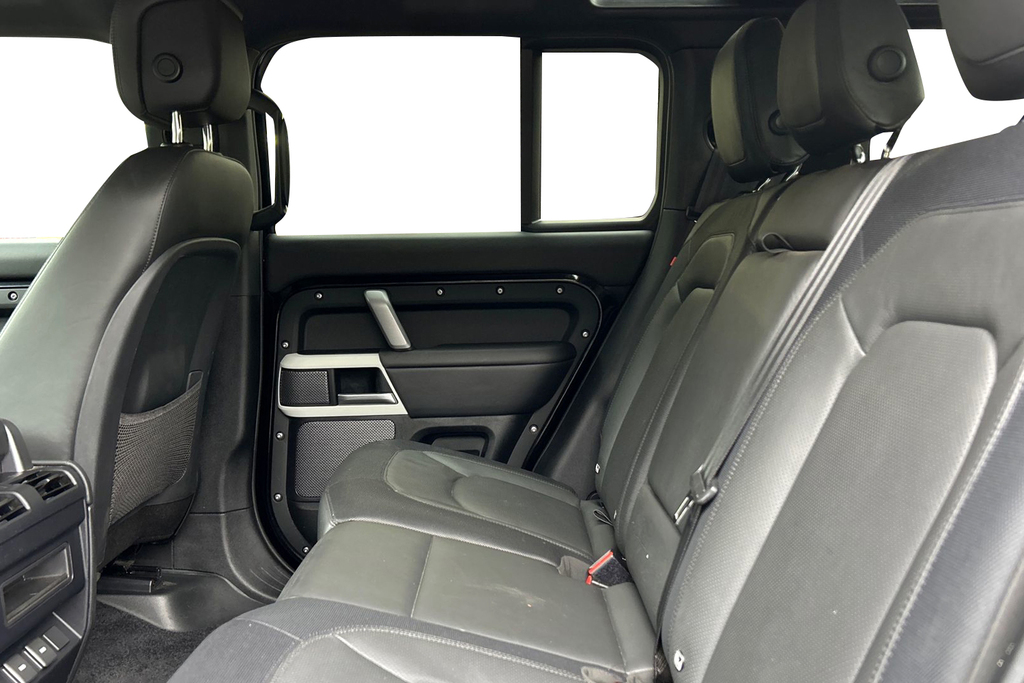 Land Rover Defender 110 D300 X-dynamic Hse Black #4