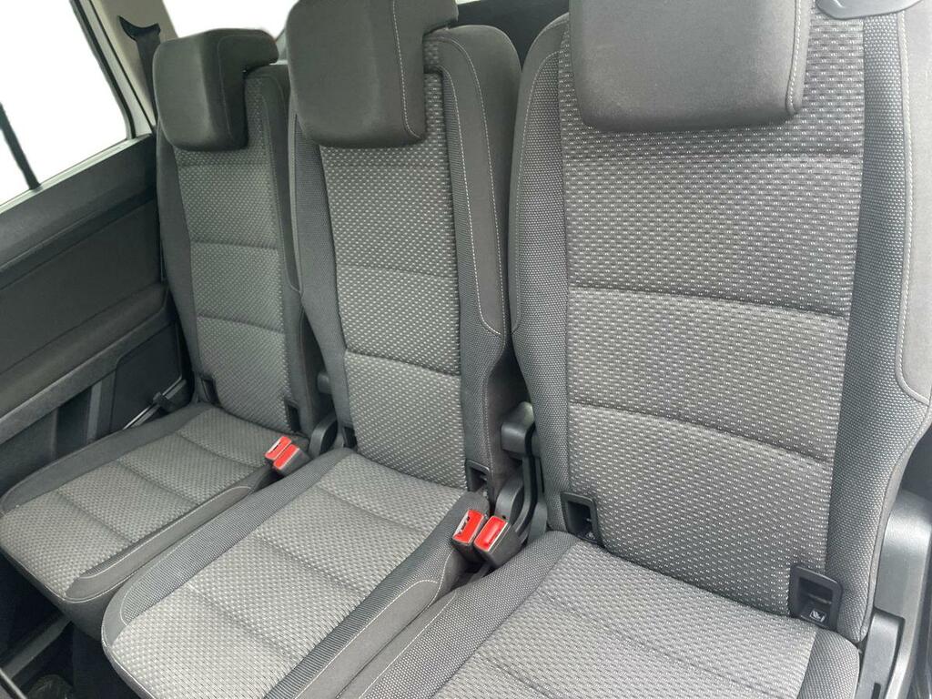 Volkswagen Touran Mpv White #9