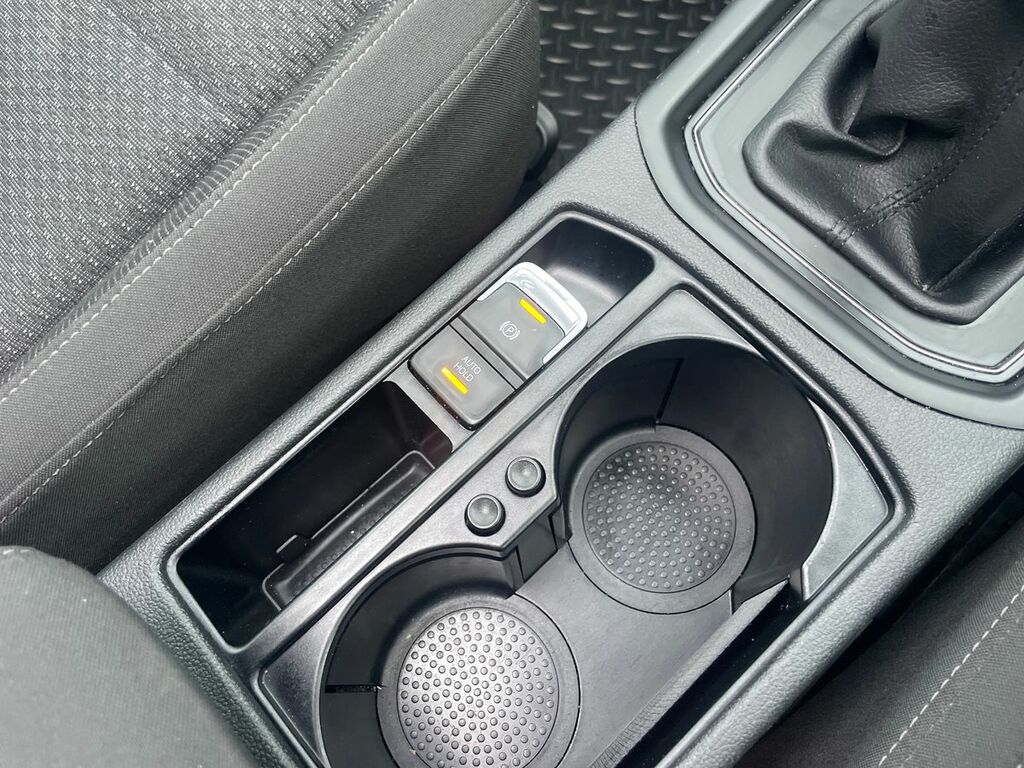 Volkswagen Touran Mpv White #29