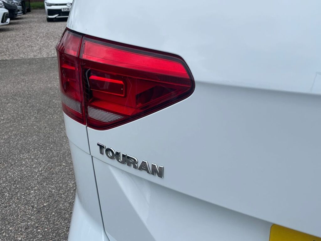 Volkswagen Touran Mpv White #20