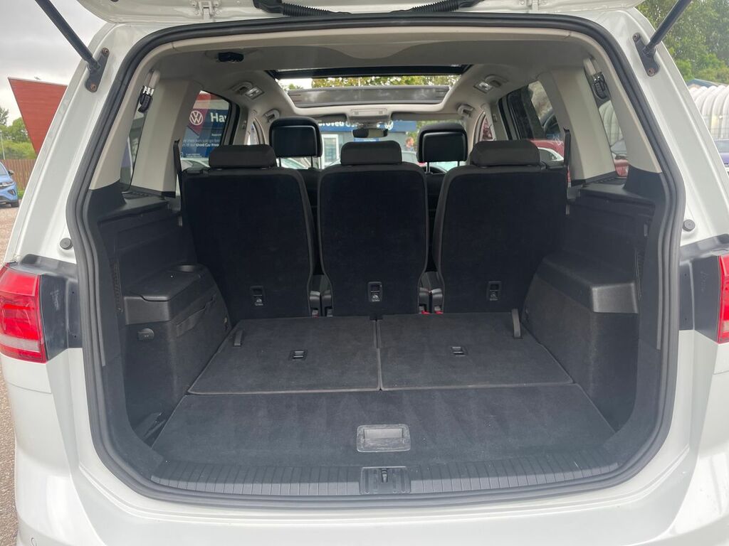 Volkswagen Touran Mpv White #11