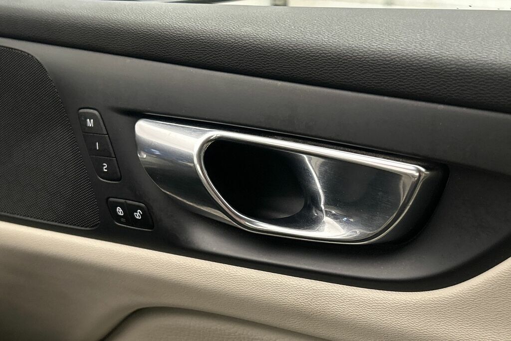 Volvo V60 D4 Inscription Pro Panoramic Sunroof Adapti Silver #26