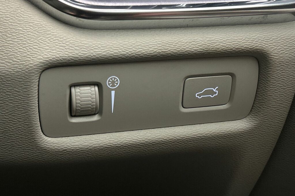 Volvo V60 D4 Inscription Pro Panoramic Sunroof Adapti Silver #28