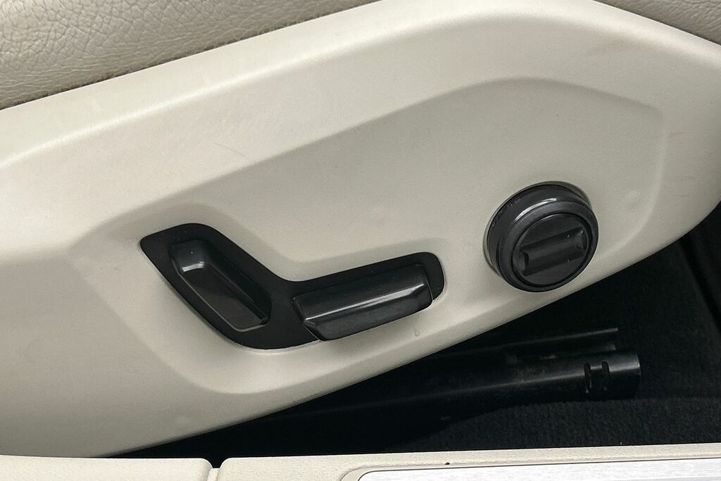 Volvo V60 D4 Inscription Pro Panoramic Sunroof Adapti Silver #22