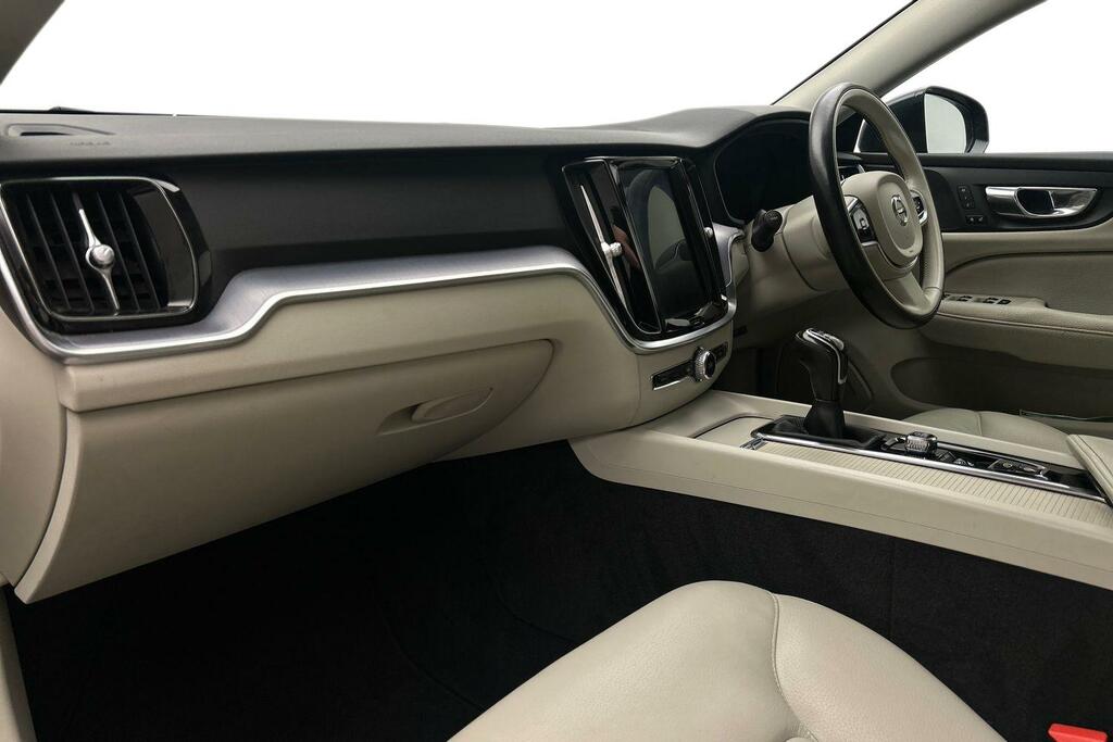 Volvo V60 D3 Momentum Pro Grey #2
