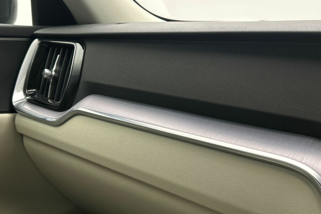 Volvo V60 D4 Inscription Pro Panoramic Sunroof Adapti Silver #23