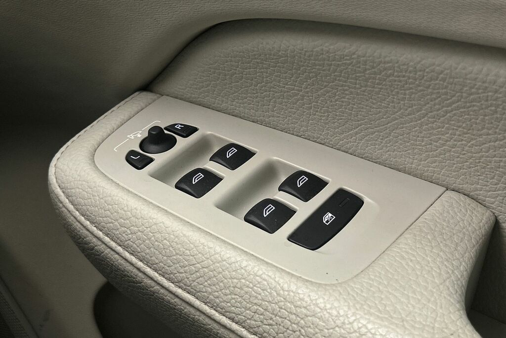 Volvo V60 D4 Inscription Pro Panoramic Sunroof Adapti Silver #25