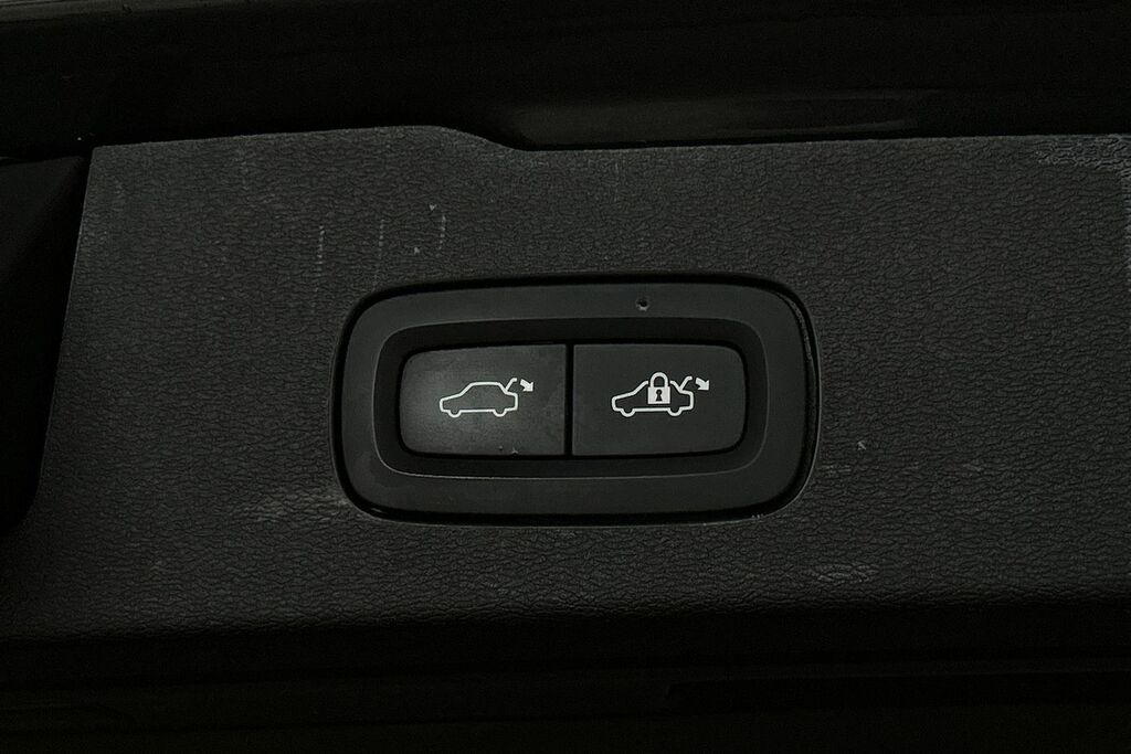 Volvo V60 D4 Inscription Pro Panoramic Sunroof Adapti Silver #29