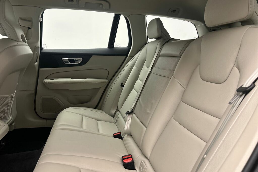Volvo V60 D4 Inscription Pro Panoramic Sunroof Adapti Silver #17