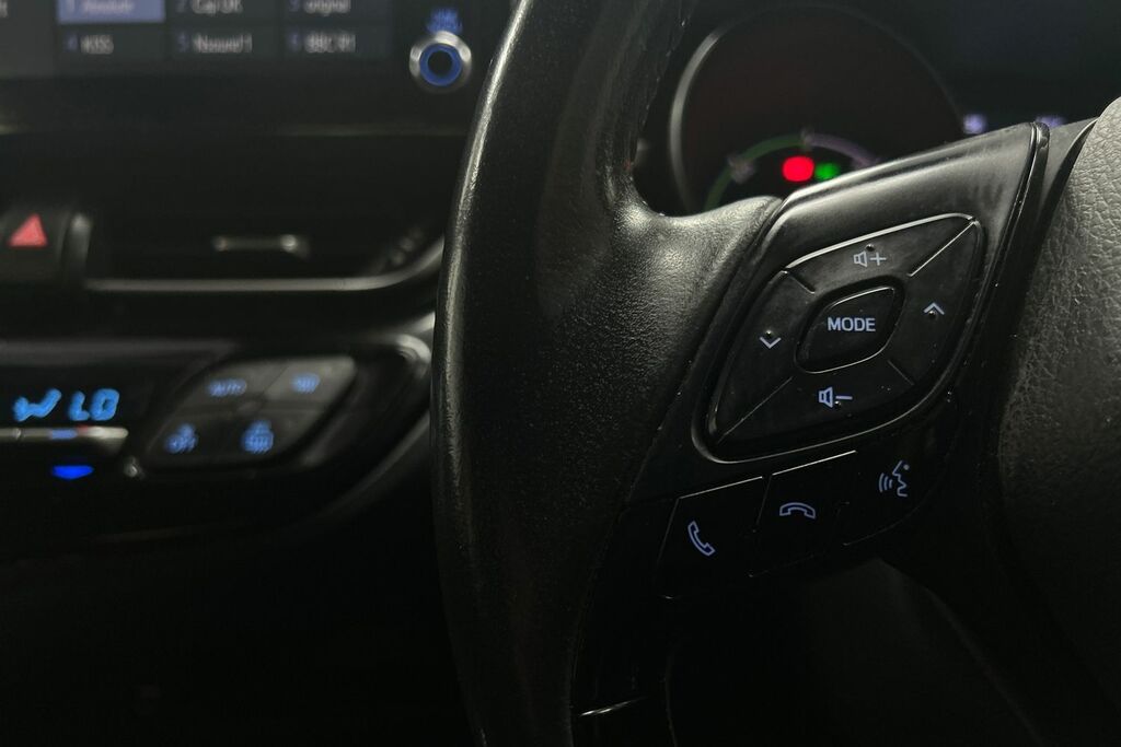 Toyota C-Hr 1.8 Hybrid Dynamic Cvt White #8