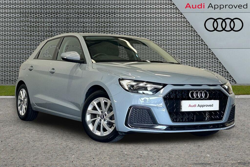 Audi A1 30 Tfsi Citycarver S Tronic White #1