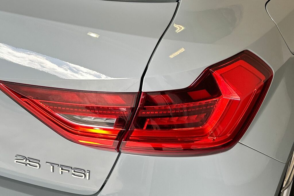 Audi A1 30 Tfsi Citycarver S Tronic White #19