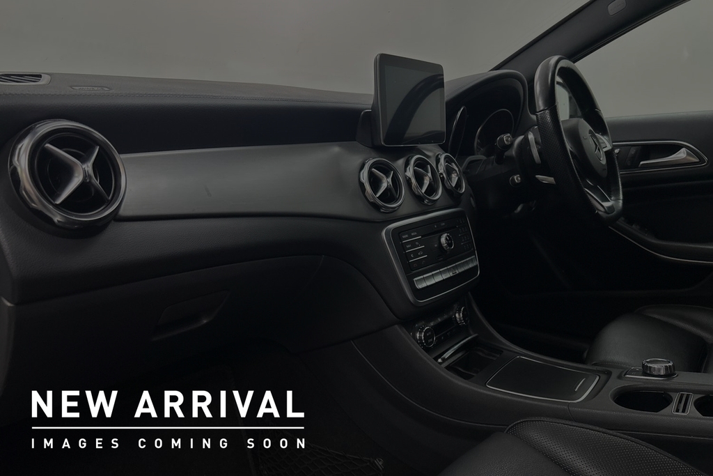 Mercedes-Benz GLA Class 2.0 Gla250 Amg Line Premium Plus 7G-dct 4Matic E White #2