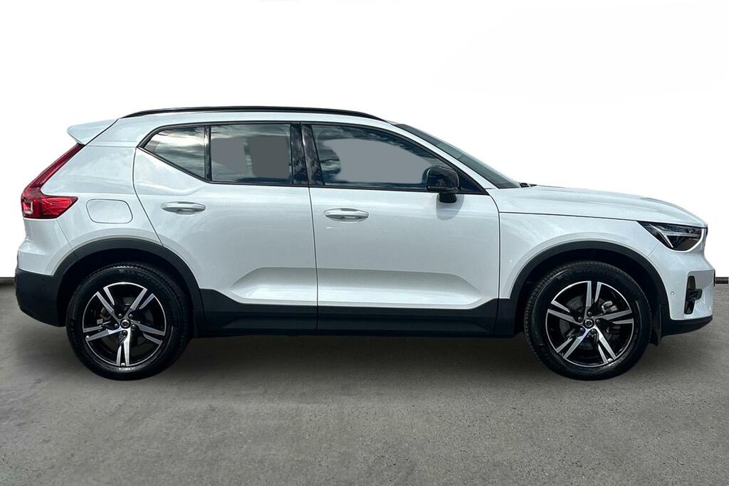 Volvo XC40 Plus, B4 Mild Hybrid, Dark White #4
