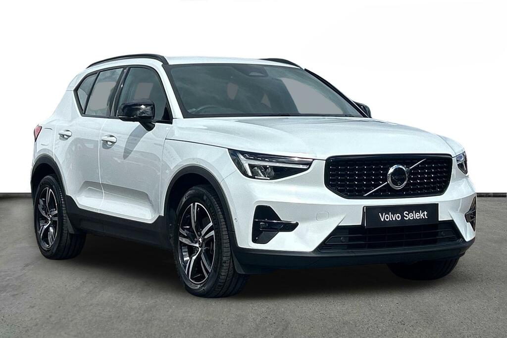 Volvo XC40 Plus, B4 Mild Hybrid, Dark White