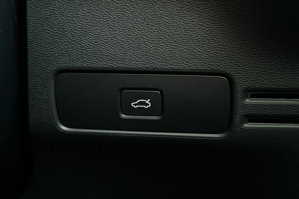 Volvo XC40 Ultimate, B3 Mild Hybrid, Dark Blue #24