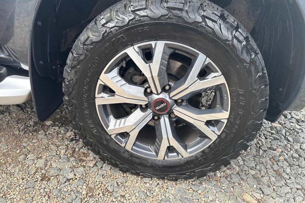 Isuzu D-Max 1.9 Dl40 Double Cab 4X4 Grey #5