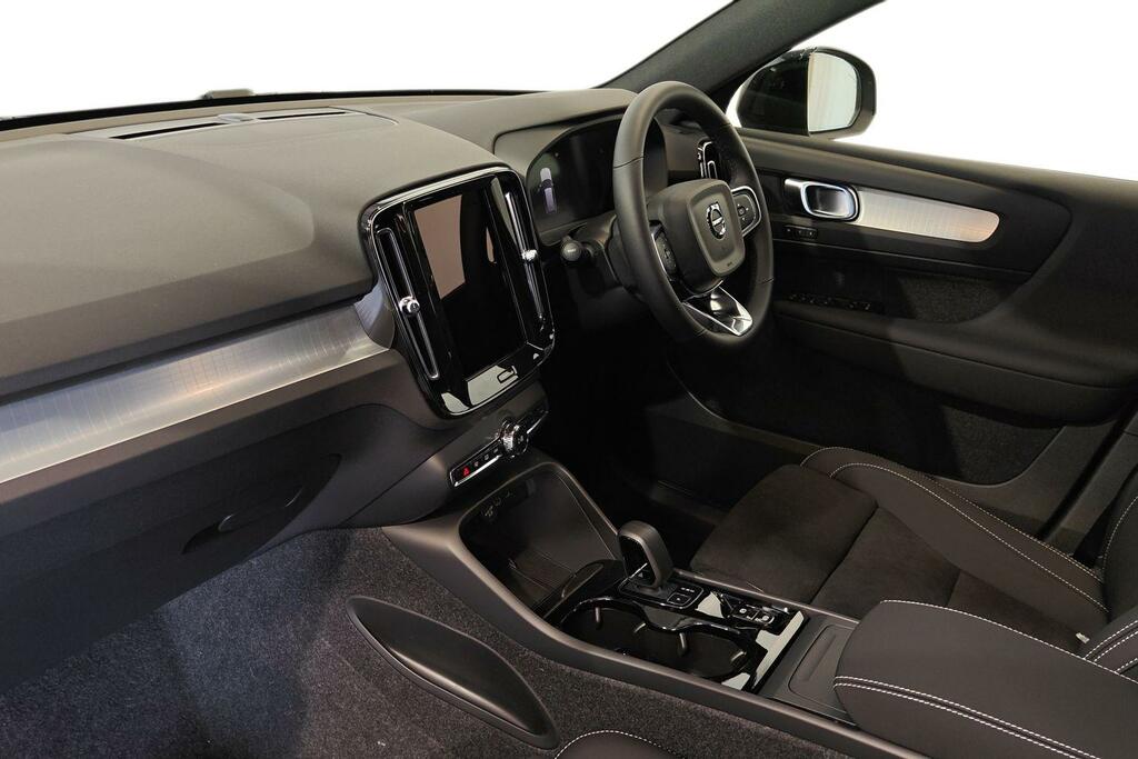 Volvo XC40 2.0 B3p Plus Black Edition Blue #2