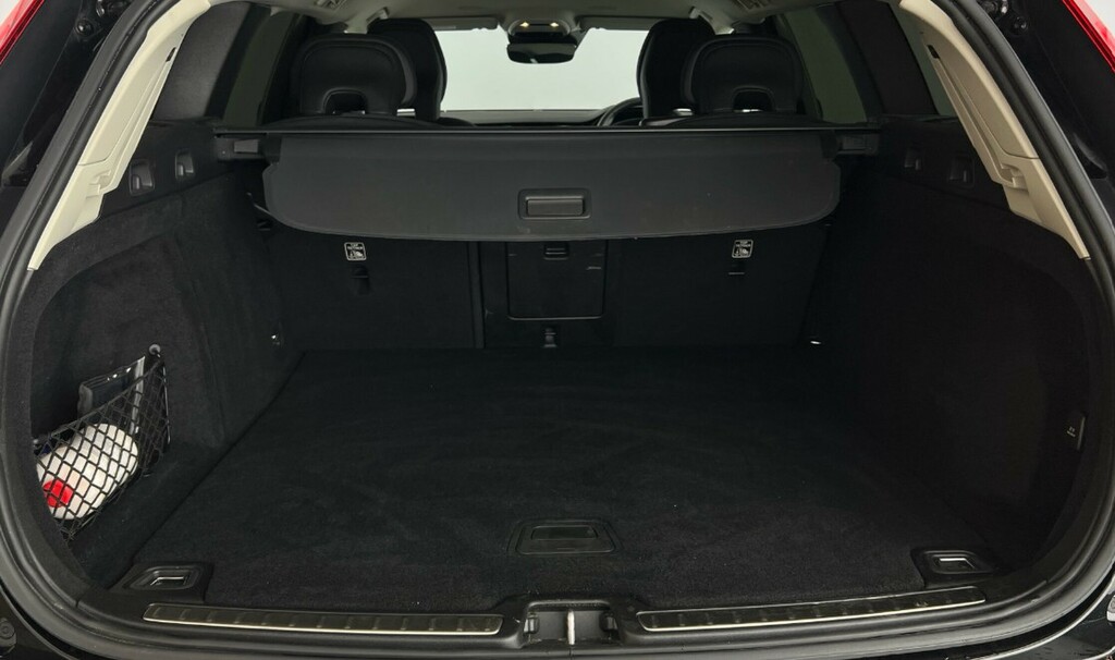 Volvo V60 Momentum, B3 Mild Hybrid Black #5